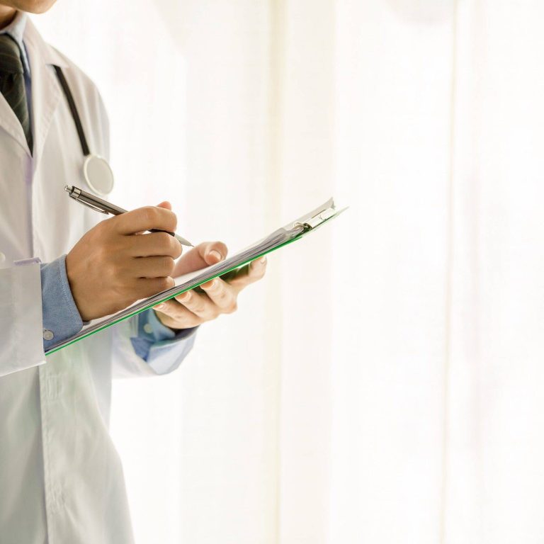 medical-physician-doctor-man-min